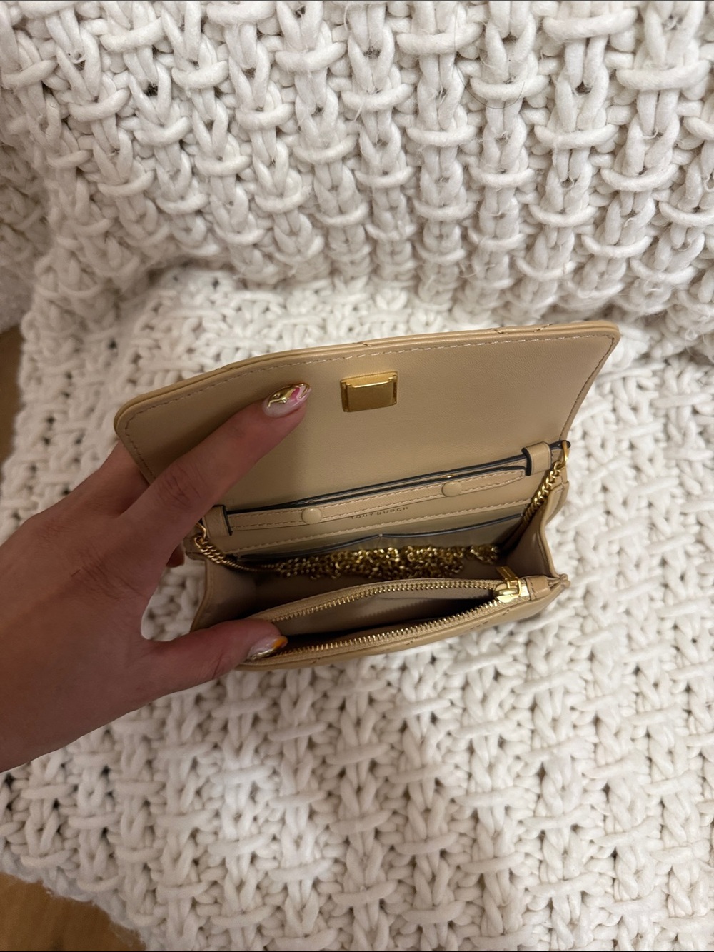 Tory Burch Beige Quilted Mini Top-Handle Bag with Gold Logo - Picture 3 of 3